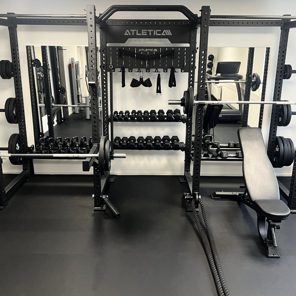 Trainingsraum mit Atletica-Rack