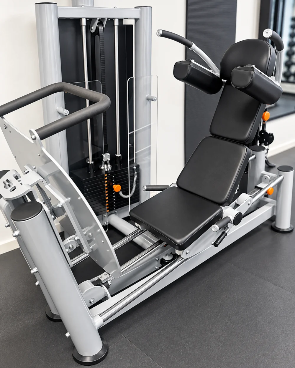 Beinpresse im Trainingsraum von Focus Fit Physio